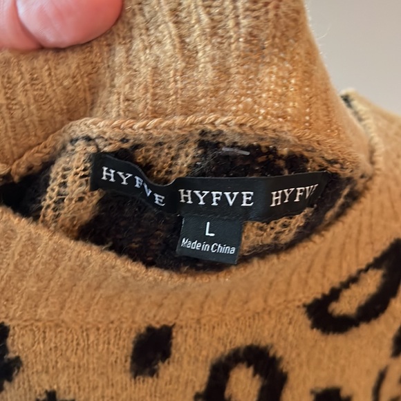 Cheetah print sweater - Picture 3 of 3